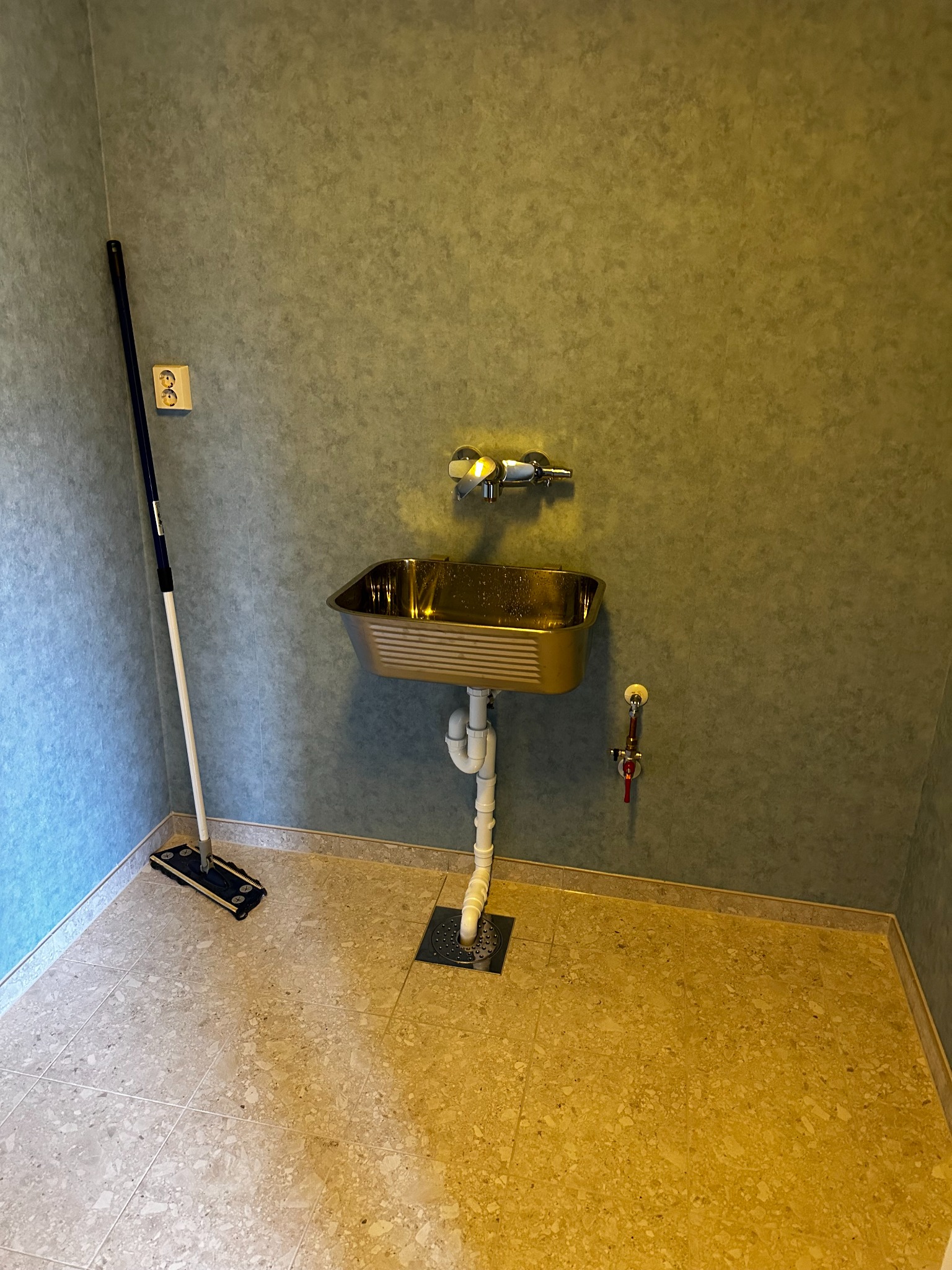 Nytt vaskekar på oppusset vaskerom